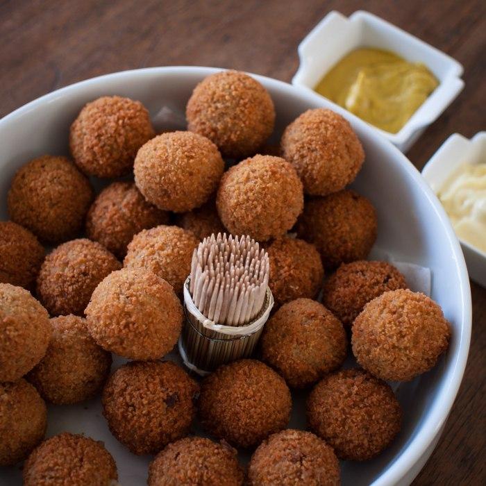 Bitterballen (Dutch meatballs)